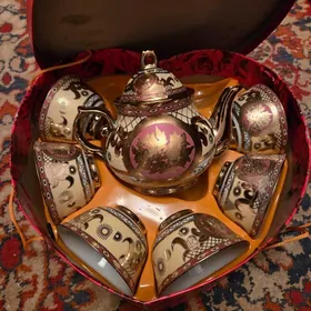 Чайник и пиалы