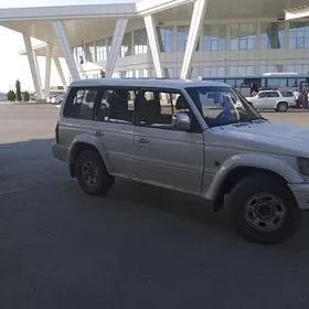 Mitsubishi Pajero 1992