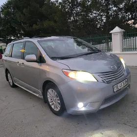 Toyota Sienna 2016
