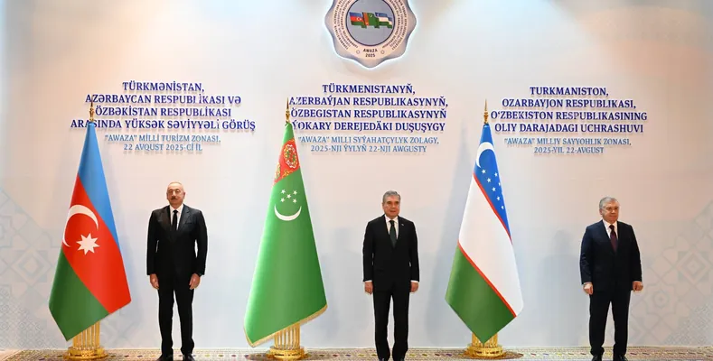 Awazada Türkmenistanyň, Azerbaýjanyň we Özbegistanyň ýokary derejeli duşuşygy öz işine başlady