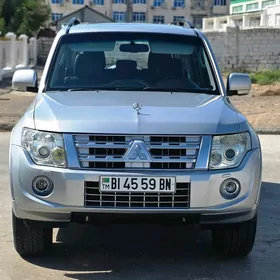 Mitsubishi Pajero 2012
