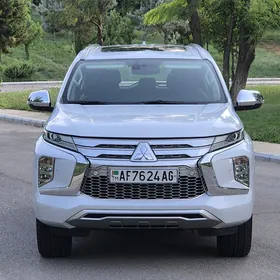 Mitsubishi Pajero 2020