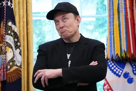 Forbes: чат-бот Grok Илона Маска слил в сеть сотни тысяч диалогов с пользователями