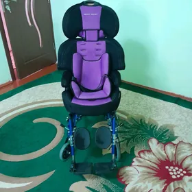 Detskiy invalidny kalyaska