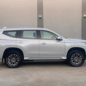 Mitsubishi Pajero 2020