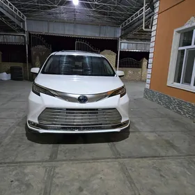 Toyota Sienna 2021