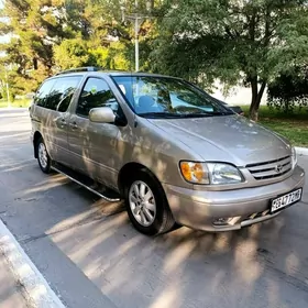 Toyota Sienna 2001