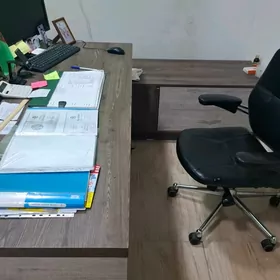 stol kreslo  kompyuter ofis un