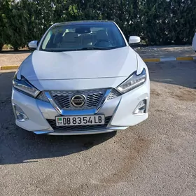 Nissan Maxima 2022