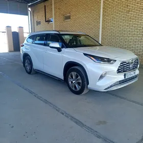 Toyota Highlander 2021