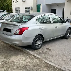 Nissan Versa 2013