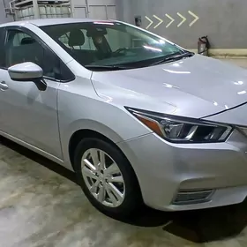 Nissan Versa 2021