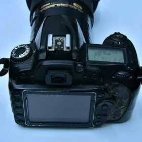 Nikon 90