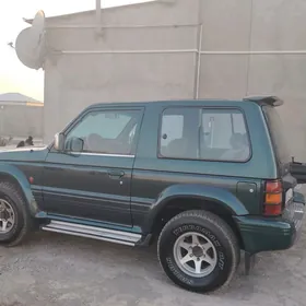 Mitsubishi Pajero 1995
