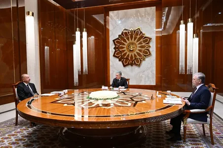 Özbegistanyň we Azerbaýjanyň Prezidentleri Awazada üçtaraplaýyn duşuşykda çykyş etdiler