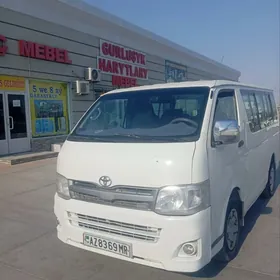 Toyota Hiace 2013