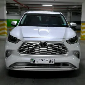 Toyota Highlander 2021