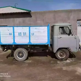 UAZ 452 1980