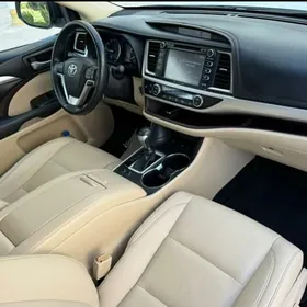 Toyota Highlander 2019