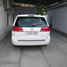 Toyota Sienna 2004
