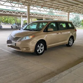 Toyota Sienna 2010
