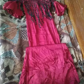 вечерние платья каждое по 50м