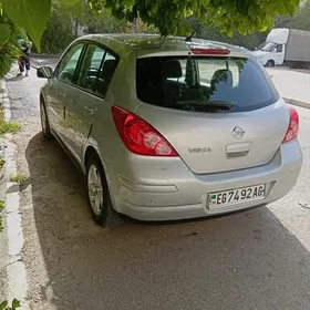 Nissan Versa 2011