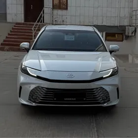 Toyota Camry 2025
