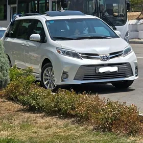 Toyota Sienna 2018