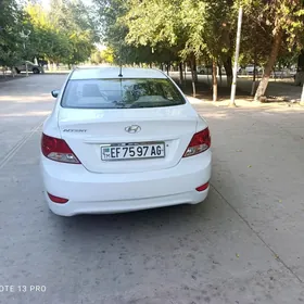 Hyundai Accent 2013