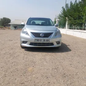 Nissan Versa 2012