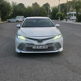 Toyota Camry 2019