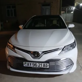 Toyota Camry 2019
