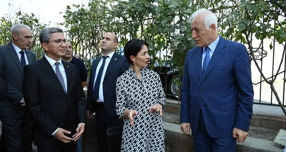 Президент Армении и посол Туркменистана посетили мавзолей туркменских эмиров Гарагоюнлы