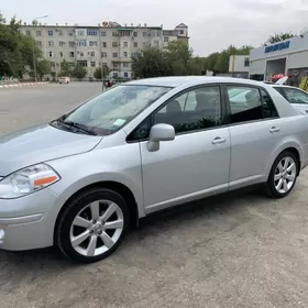 Nissan Versa 2011
