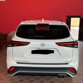 Toyota Highlander 2021