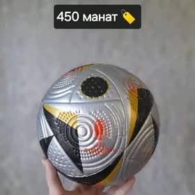 Новый футбольный мяч