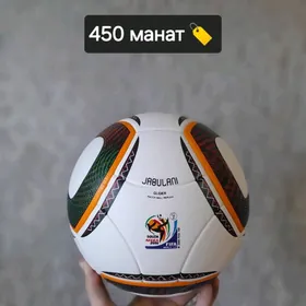 Новый футбольный мяч