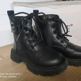Детские ботинки