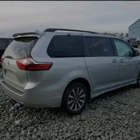 Toyota Sienna 2020