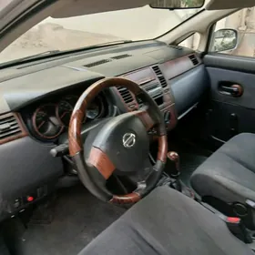 Nissan Versa 2010