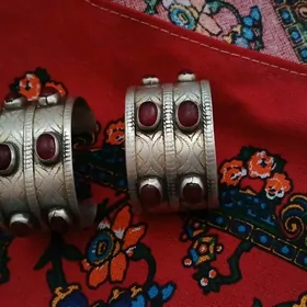 Gadymy kümüş braslet