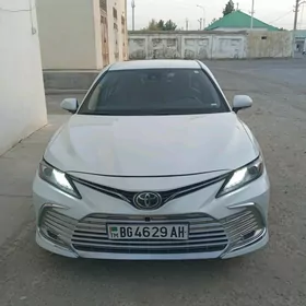 Toyota Camry 2021