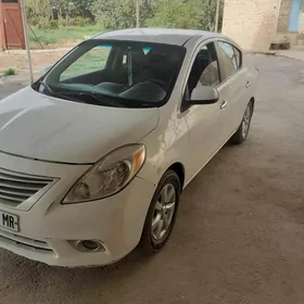 Nissan Versa 2012