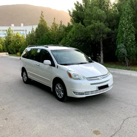 Toyota Sienna 2004