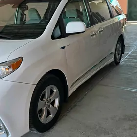 Toyota Sienna 2020