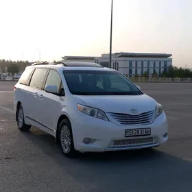 Toyota Sienna 2011