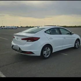 Hyundai Elantra 2020