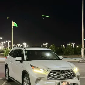 Toyota Highlander 2021
