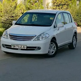 Nissan Versa 2012